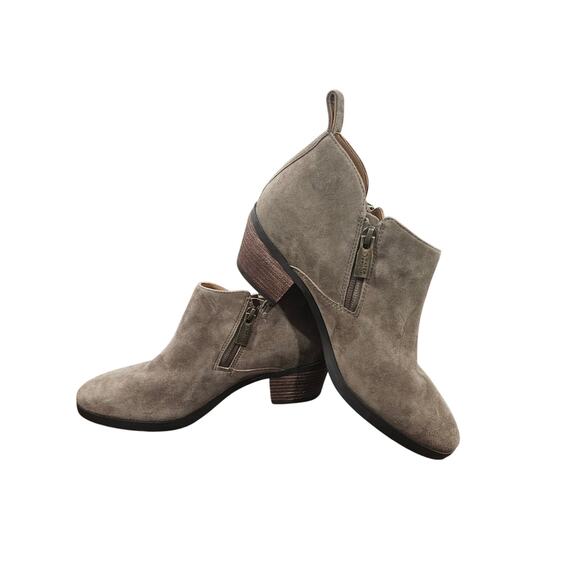 Vionic Cecily Stone Grey Weatherproof Suede Zip Block Heel Ankle Bootie US  7 - Picture 1 of 9